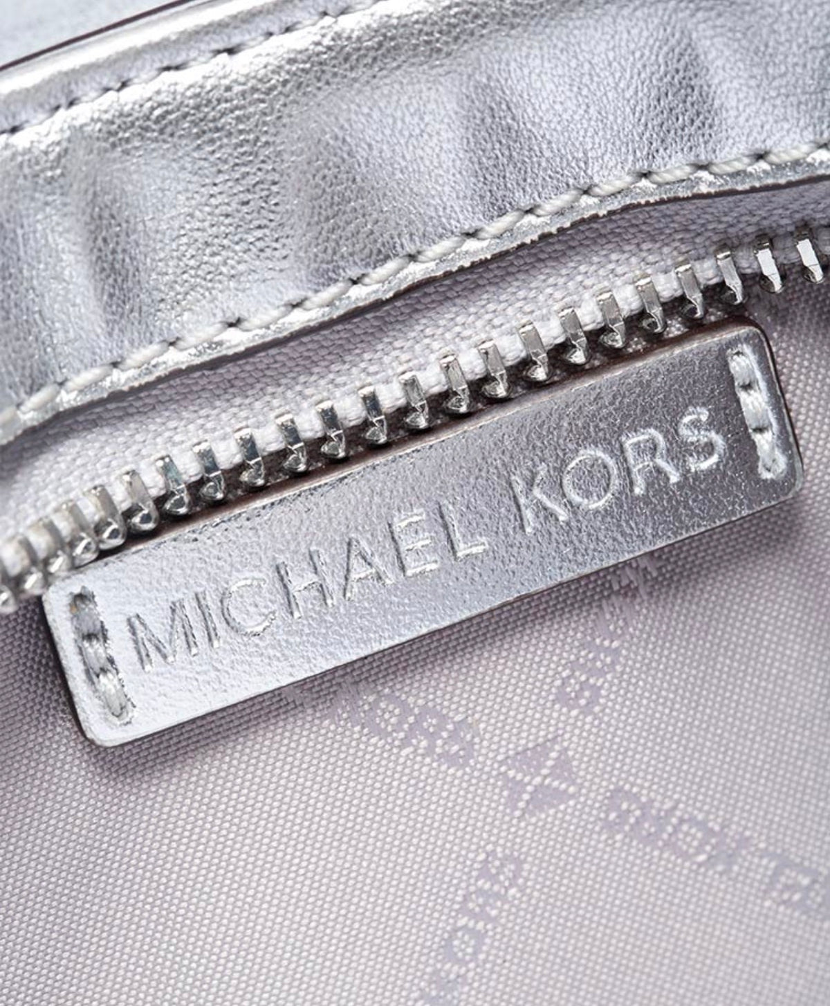 Cartera Michael Kors Plateada con Cadena