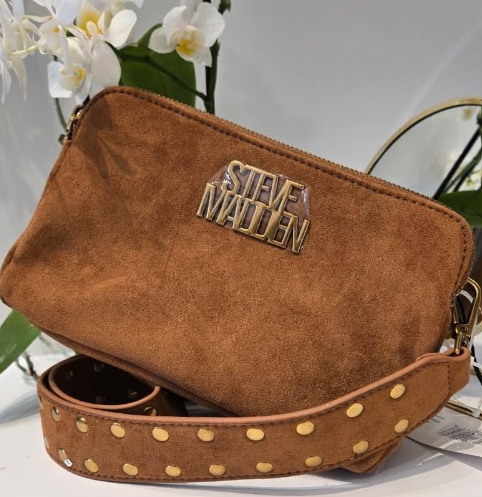 Bandolera Steve Madden - detalle logo