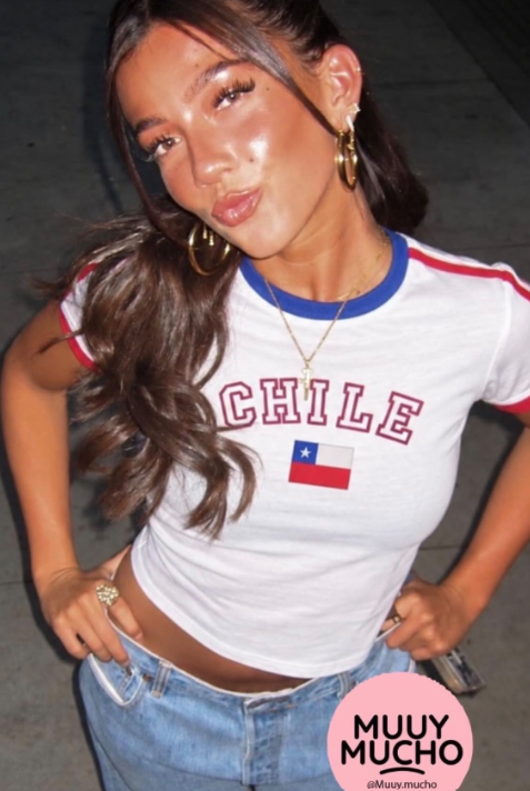 Polera Chile blanca bordada con bandera chilena talla única