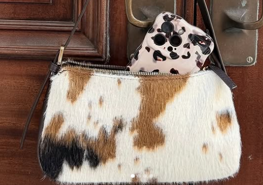 Bolso al Hombro Print Pelo de Vaca - vista frontal colgado